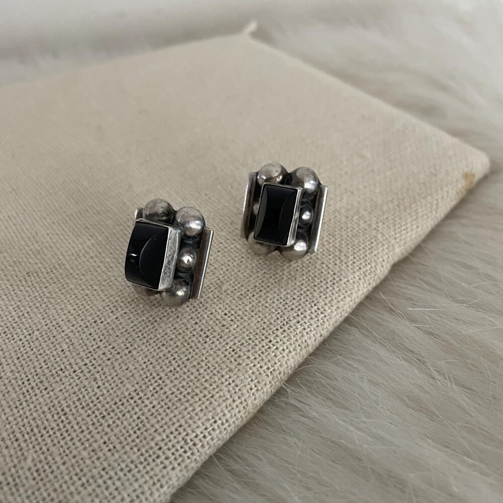 Vintage old pawn Sterling Silver & Onyx Stud Earrings. Native American
